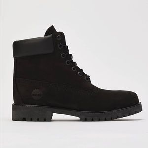 Boys Black Timberland 5.5 barely worn